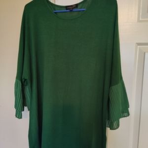 Women's 3/4 sleeve tunic with pleated sleeves